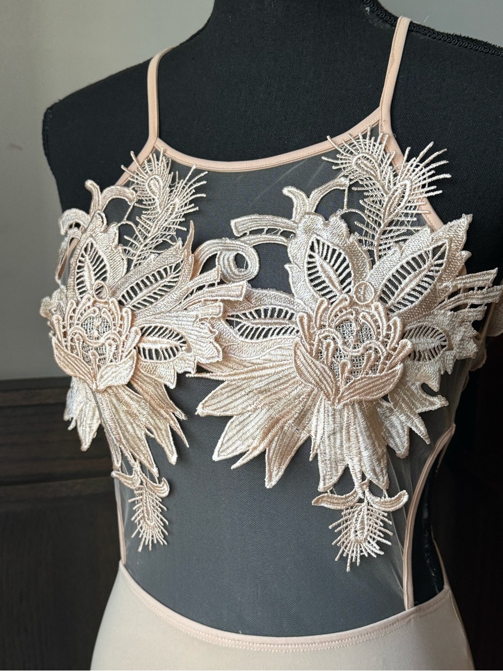 Forever 21 Sheer Floral Applique Bodysuit in Nude small EUC - Picture 5 of 7
